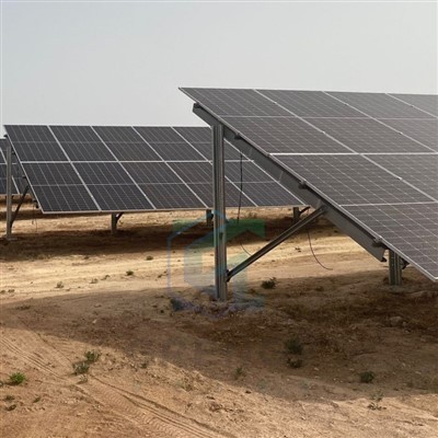 Muntat a terra d’energia solar muntada